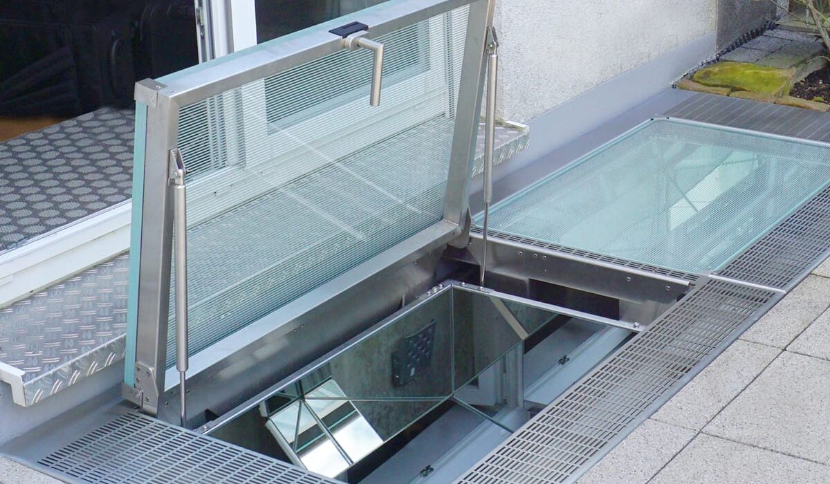 Sklepní světlík a nová úniková cesta přes zrcadlovou šachtu Mirror Shaft od Heliobus®